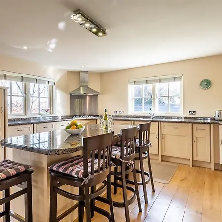 別荘 Spacious To Sleep 8 Just A Short Stroll From ケンメア