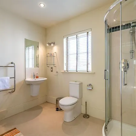 別荘 Spacious To Sleep 8 Just A Short Stroll From *