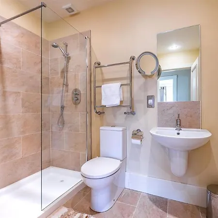 Spacious To Sleep 8 Just A Short Stroll From 別荘 *