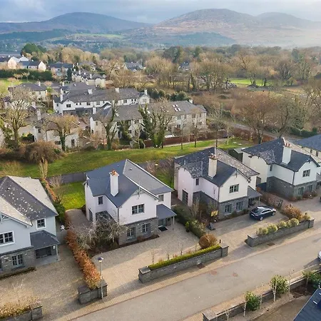 Ferienhaus Spacious To Sleep 8 Just A Short Stroll From *