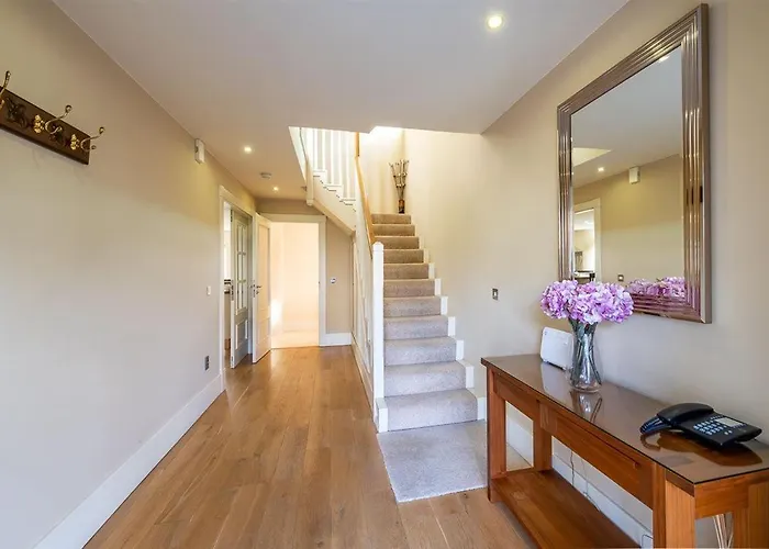 Spacious To Sleep 8 Just A Short Stroll From *