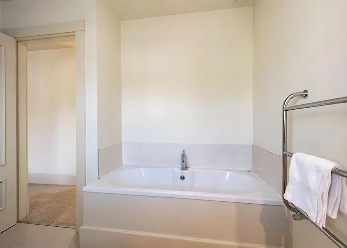 Casa vacanze Spacious To Sleep 8 Just A Short Stroll From